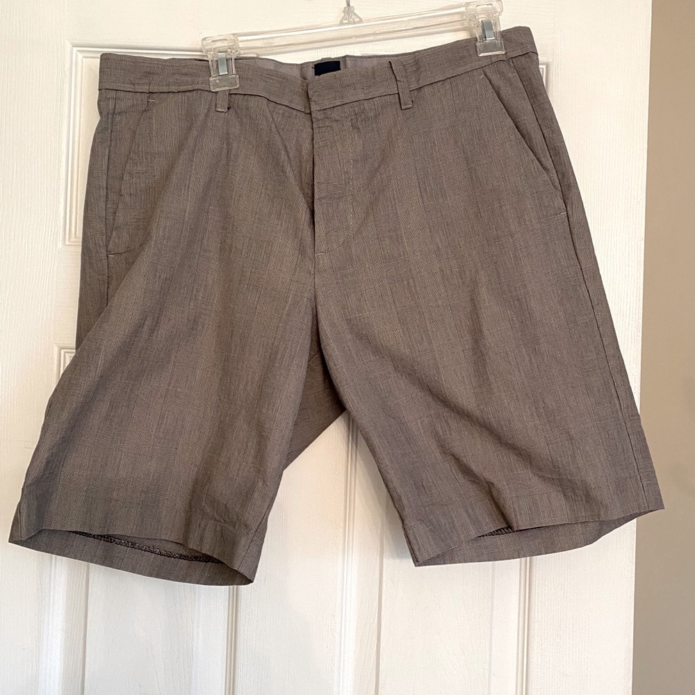 Men’s Gap shorts.